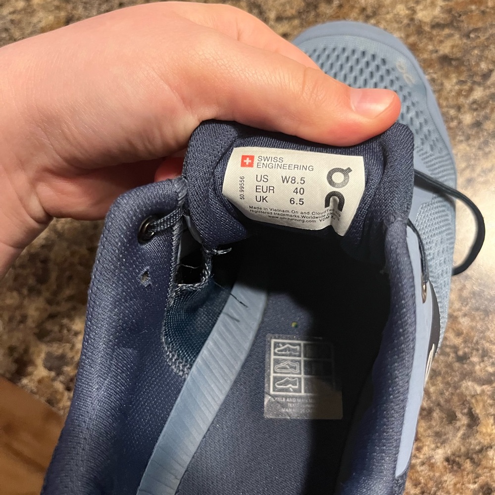 Oncloud-Cloudtec Size 8.5, Gently Used, With Grea… - image 2